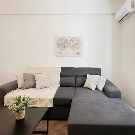 Valtetsiou Central 50sqm Apt In *