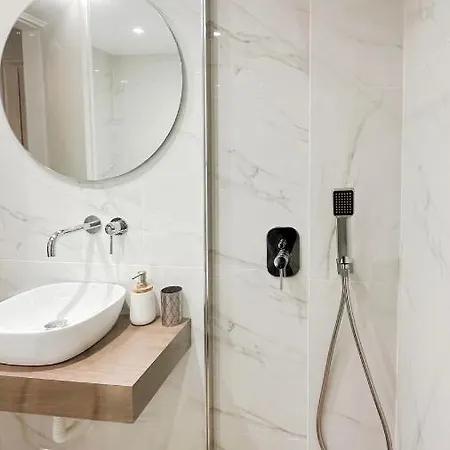 Valtetsiou Central 50sqm Apt In * Athens