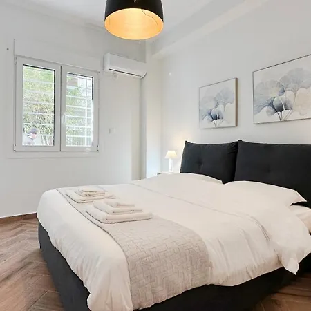 Valtetsiou Central 50sqm Apt In * Athens